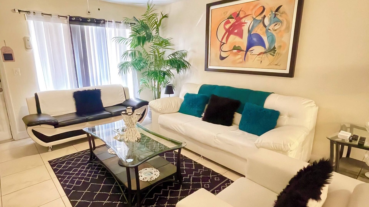 Highland Garden House | Welcome to your "Home Away From Home" getaway. Cozy with modern look living room