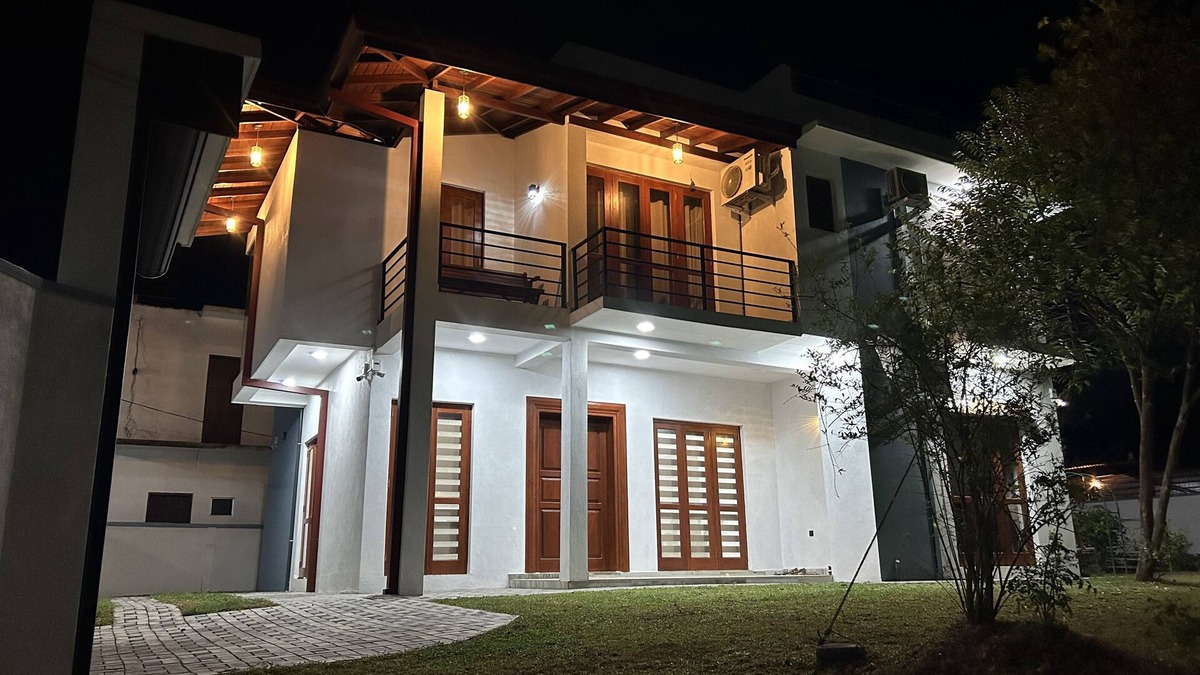 Moratuwa Villa | Welcome to your lakeside sanctuary, a picturesque 5-bedroom villa .