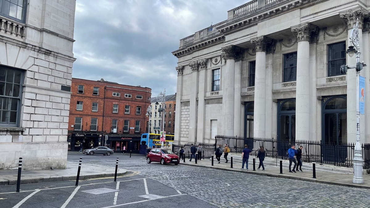 Sutton Cross Apartment | Welcome to your luxurious penthouse retreat in the heart of Temple Bar, Dublin!