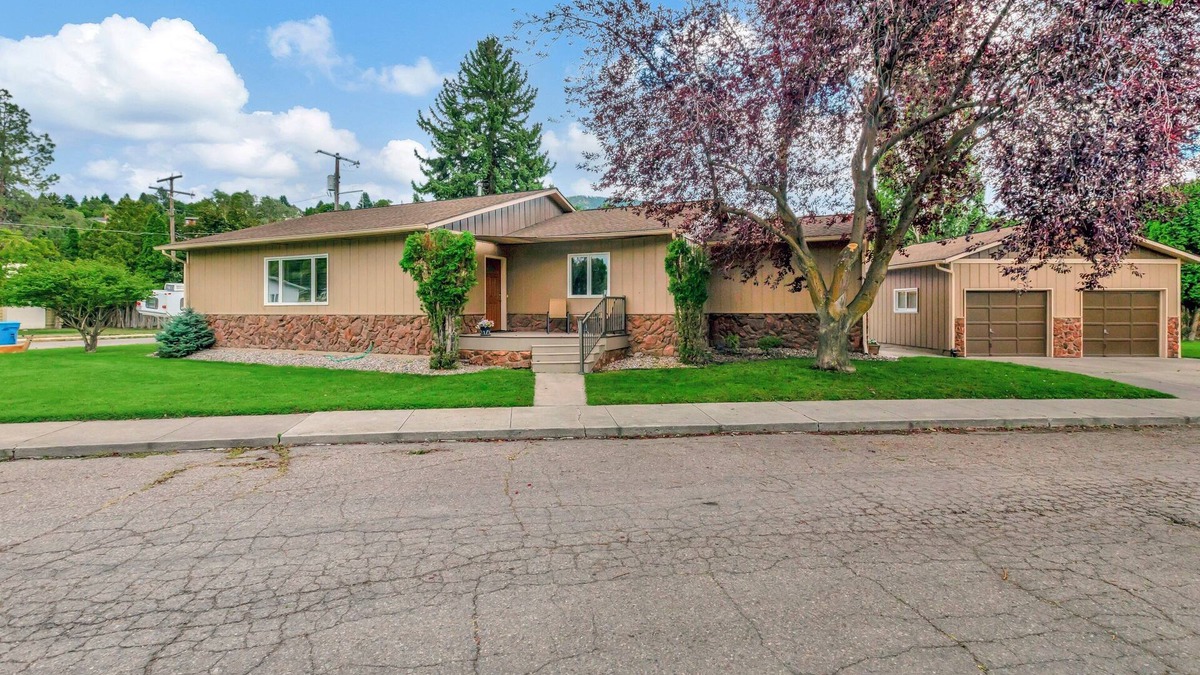 Farviews - Pattee Canyon House | Welcome to your Missoula getaway! A spacious stay near Downtown & the University