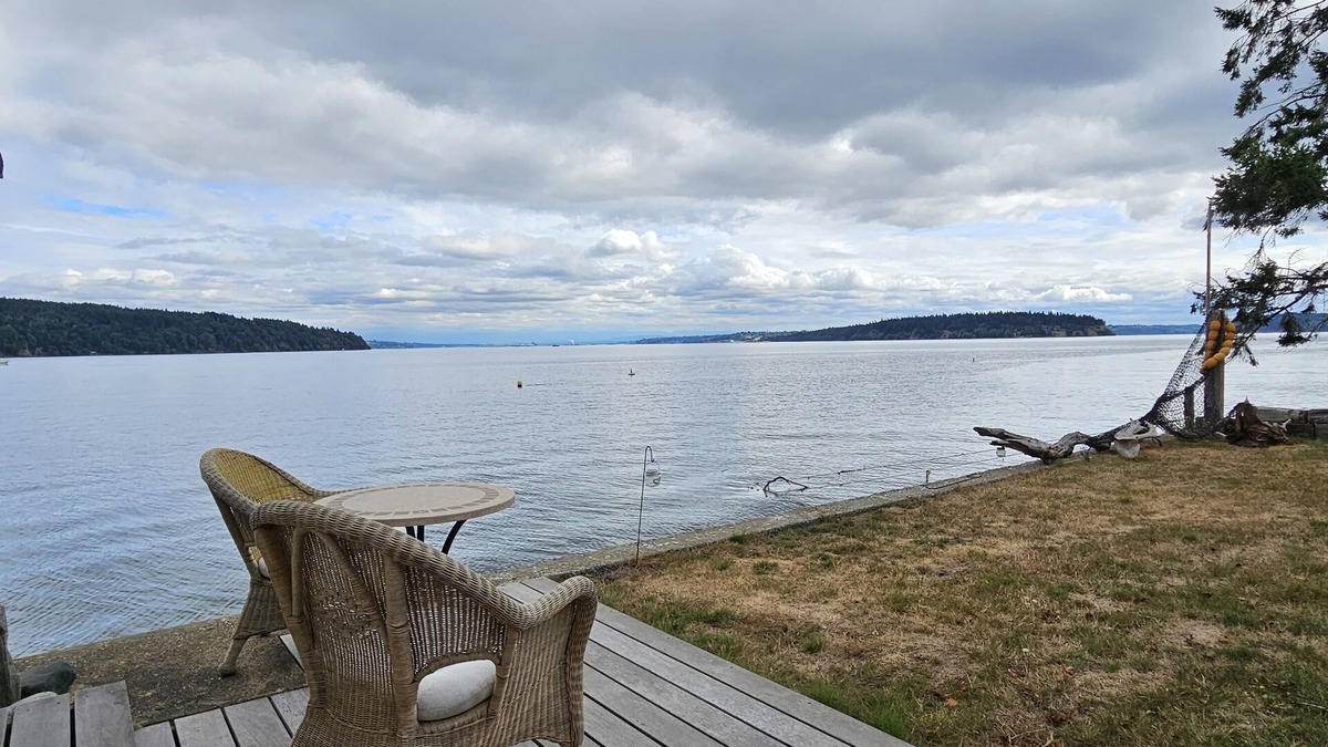 Gig Harbor Cabin | Welcome to your perfect weekend getaway right on the water!