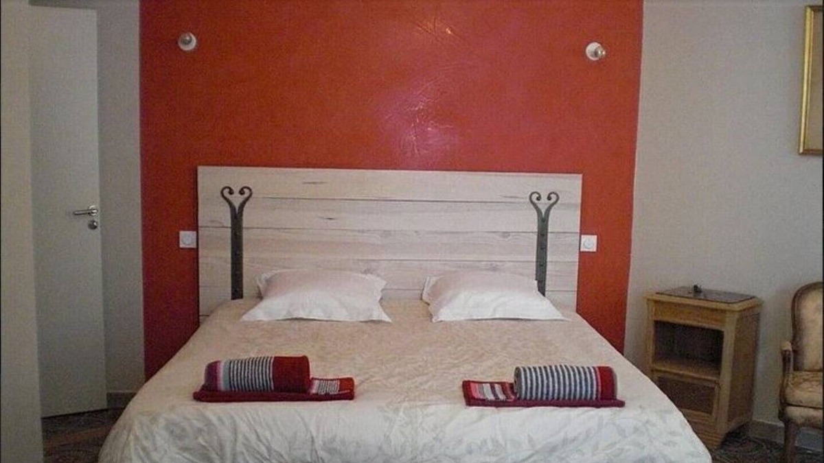 Murviel-les-Beziers Cottage | Welcome under the arbor: small gite