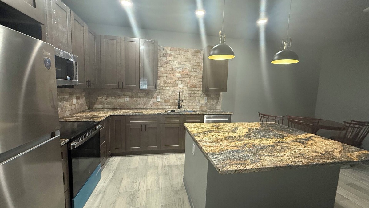 Temple Condo | Welcoming 3 Bedroom Central to all Major Stops