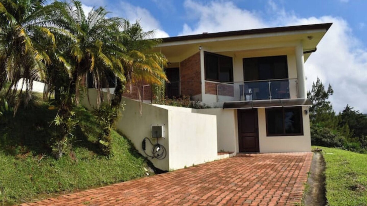 Tierras Morenas House | Welcoming 3-bedroom house with WiFi in Tilaran