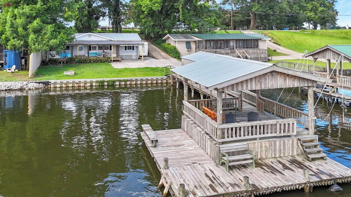 Lakeland House | Welcoming 3-bedroom mobile home with AC in Oscar