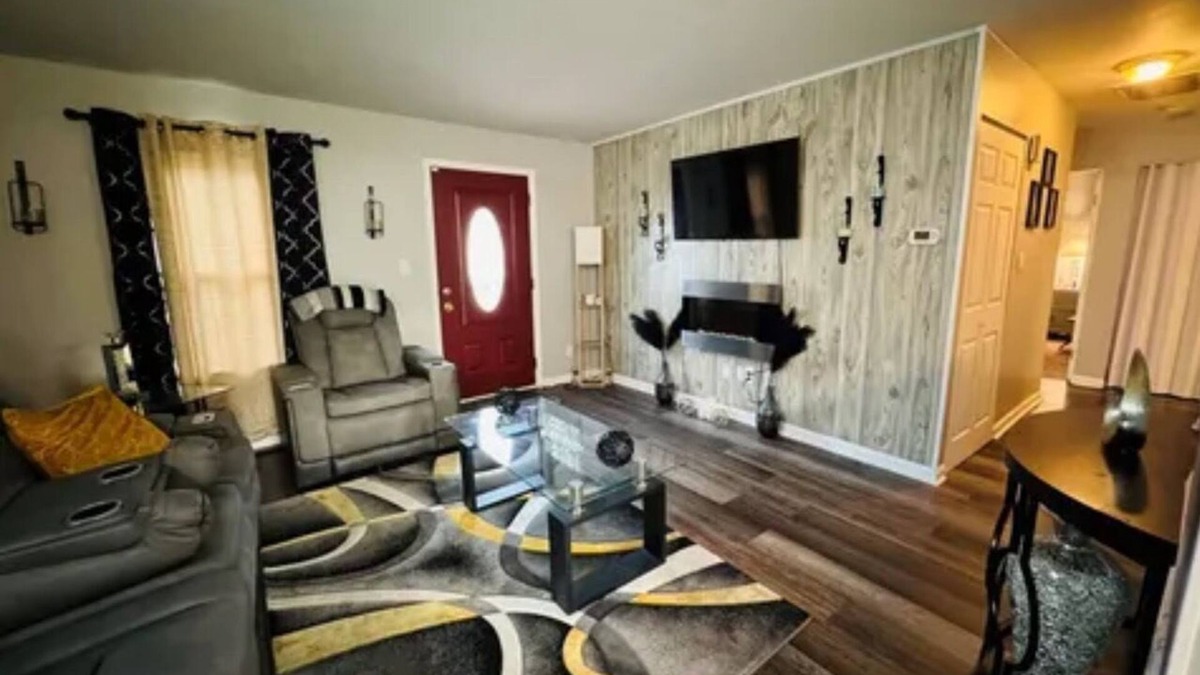 Groesbeck House | Welcoming 3-bedroom house with AC in Cincinnati
