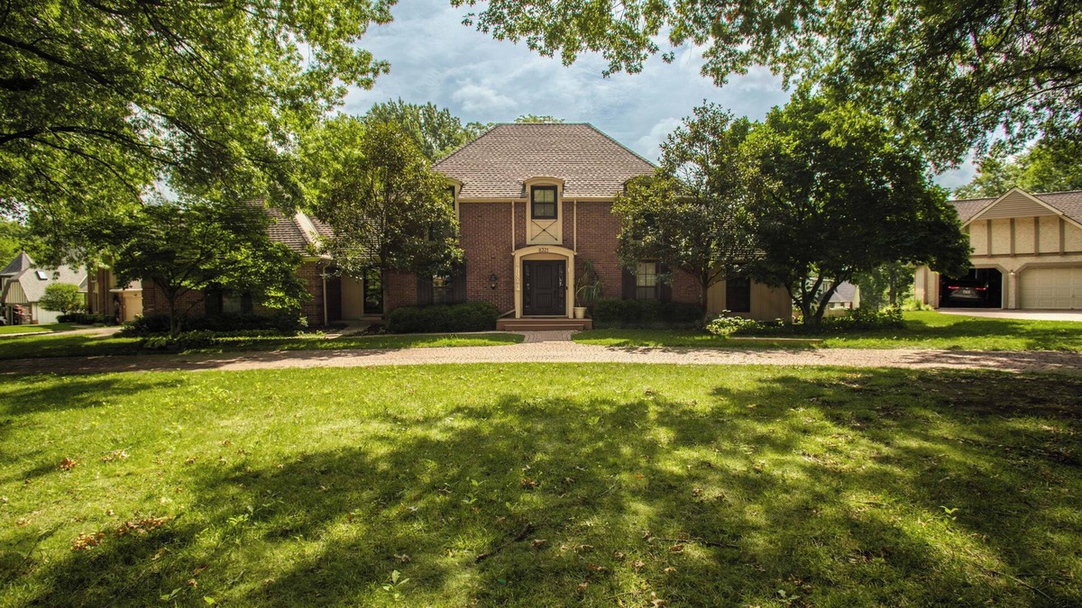 Overland Park House | Welcoming 5-bedroom house in charming Overland Park