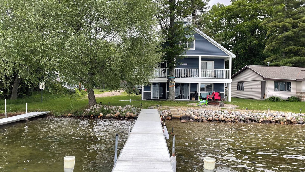 Lewiston House | Welcoming 5 Bedroom 2 Full Bath house on East Twin Lake in charming Lewiston, MI