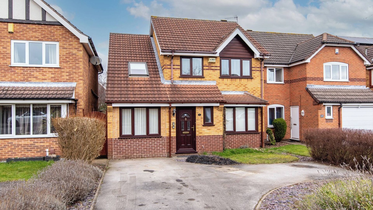 Giltbrook House | Welcoming 5-bedroom house in Nuthall