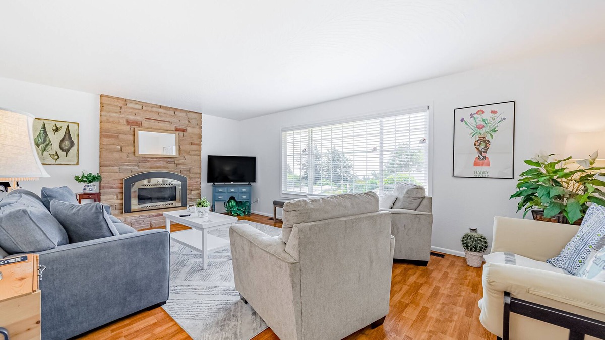 Harbor House | Welcoming beach escape near shopping & dining with fast WiFi, central AC & W/D