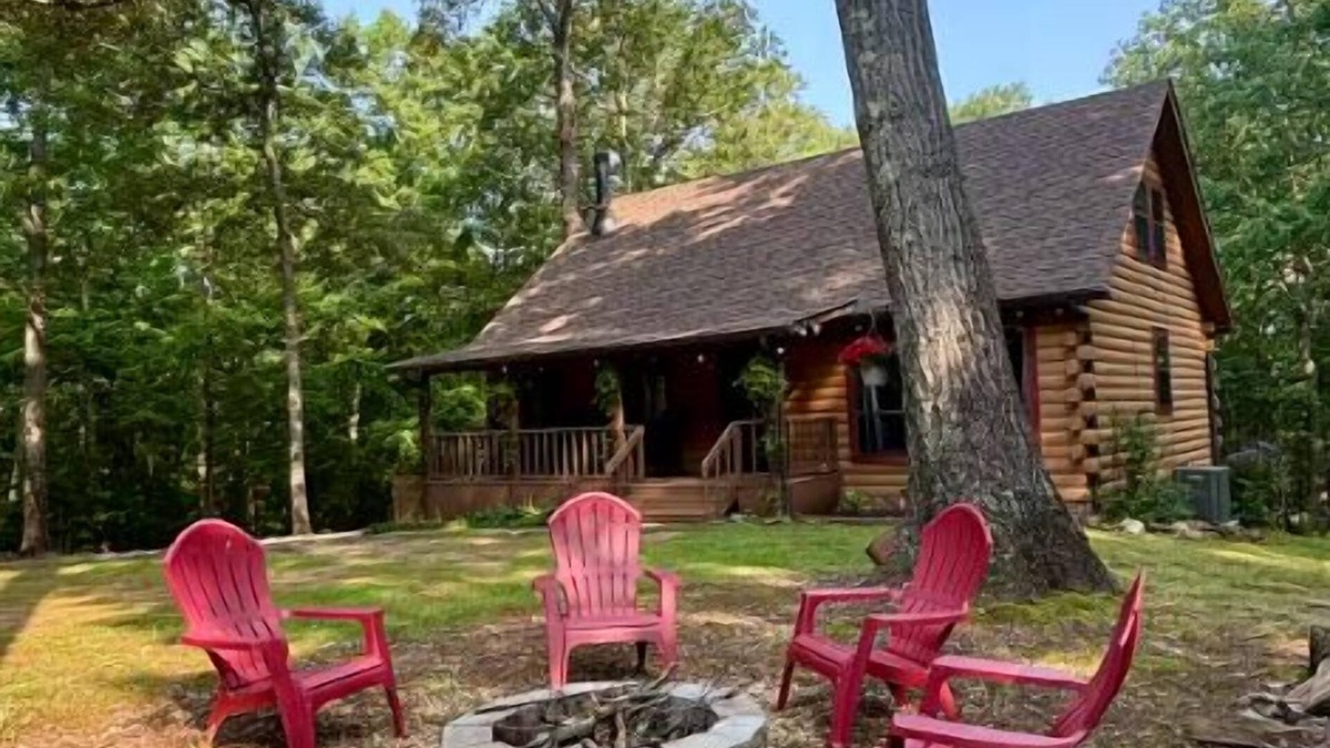 Cartersville Cabin | Welcoming Cabin near Lake Point Sports in Cartersville-Sleeps 9