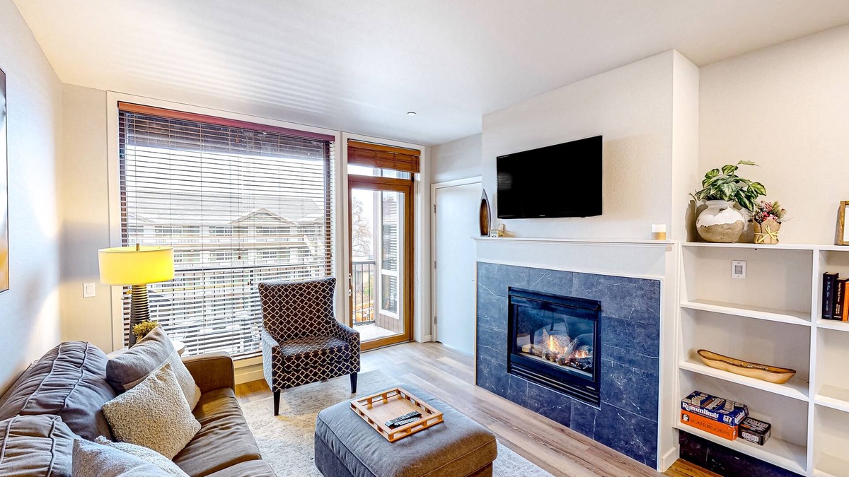 Chelan Condo | Welcoming condo with private balcony, pool, hot tub, & mountain/lake views