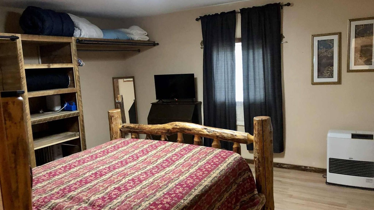 Hereford Cottage | Welcoming cottage with AC in Unity