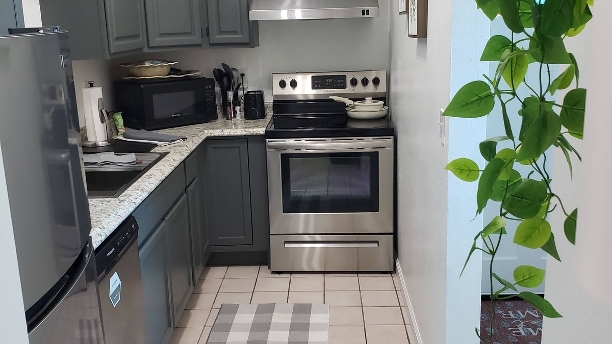 Joplin Condo | Welcoming, Cozy Condo in Convenient, Secure Location. Updated and Pet Friendly!