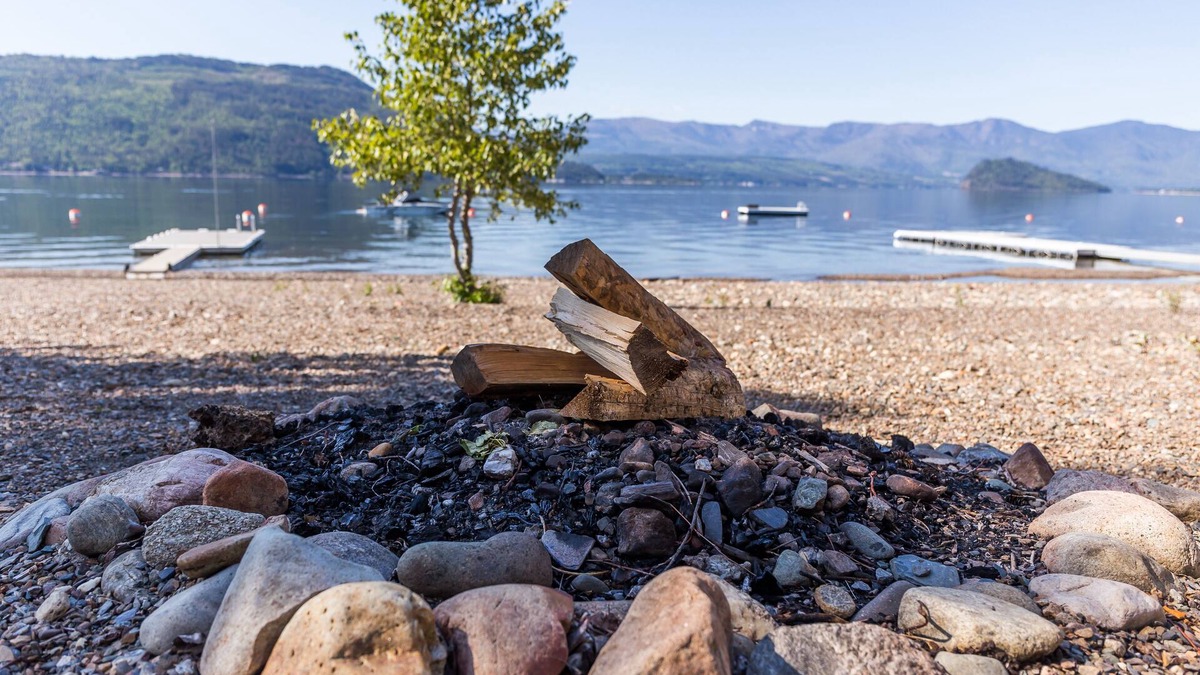 Celista Condo | Welcoming family-friendly lake front condo on the beautiful, sunny Shuswap Lake!