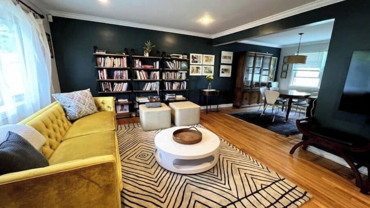 Teaneck House | Welcoming Family Home close to everything - 5 Bdrms/3.5 Baths.