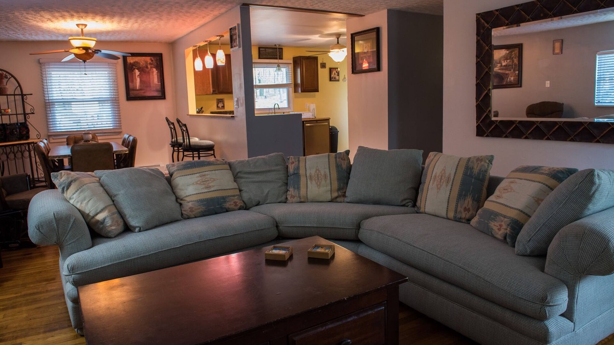 Albrightsville House | Welcoming Family Home in Amenity Filled Private Community - 1 block from Lake