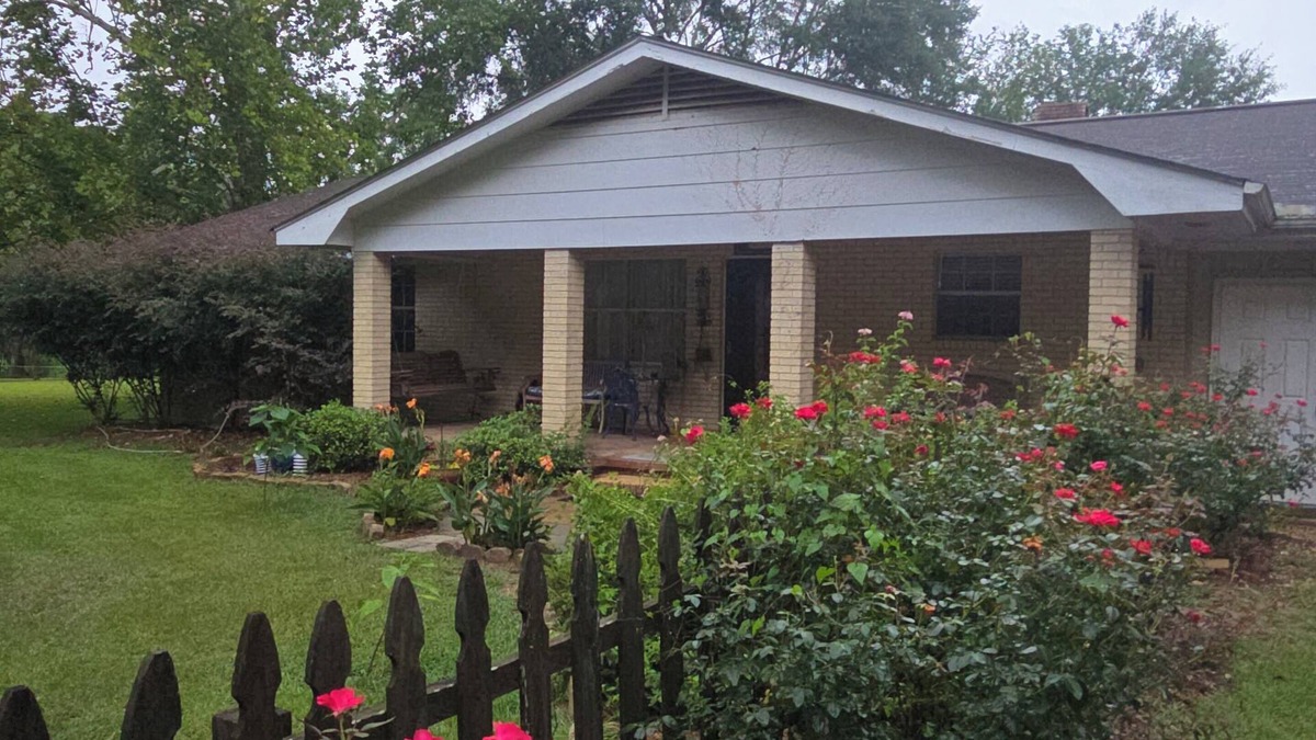 Hattiesburg Other | Welcoming farmhouse with AC in charming Hattiesburg