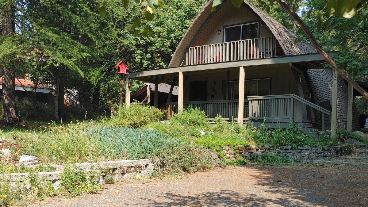 McCall Cabin | Welcoming home with large decks & wood stove - located in heart of McCall