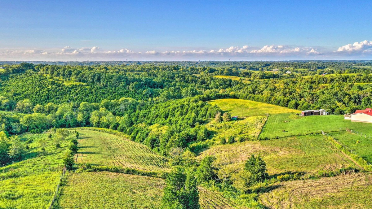 Rutland House | Welcoming Kentucky Home w/Sprawling Views!