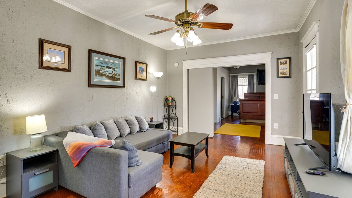 Mound Apartment | Welcoming Lakefront Mound Apartment w/Fire Pit!