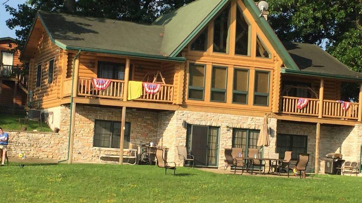 Decatur Cabin | Welcoming log cabin on Keeler Lake - 5 bedrooms for a cozy getaway