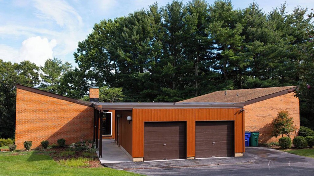 Grissom - Highland House | Welcoming MCM Retreat Minutes to Virginia Tech! Quiet, Spacious!
