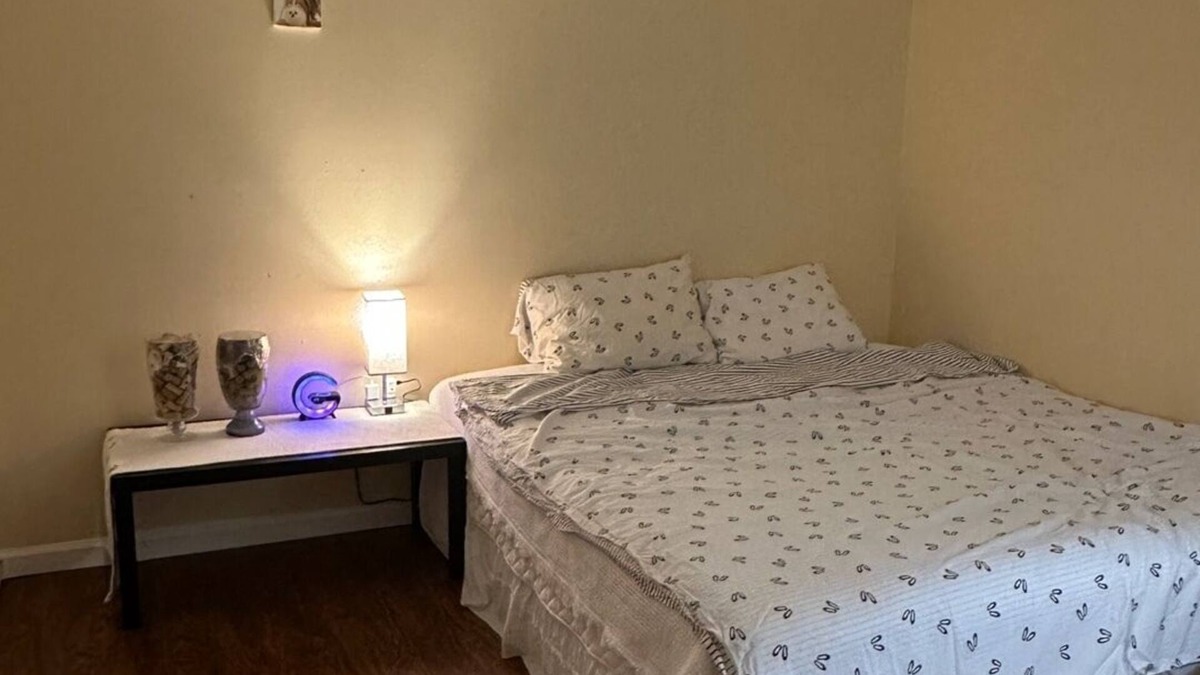 Chesterfield Apartment | Welcoming relax ~