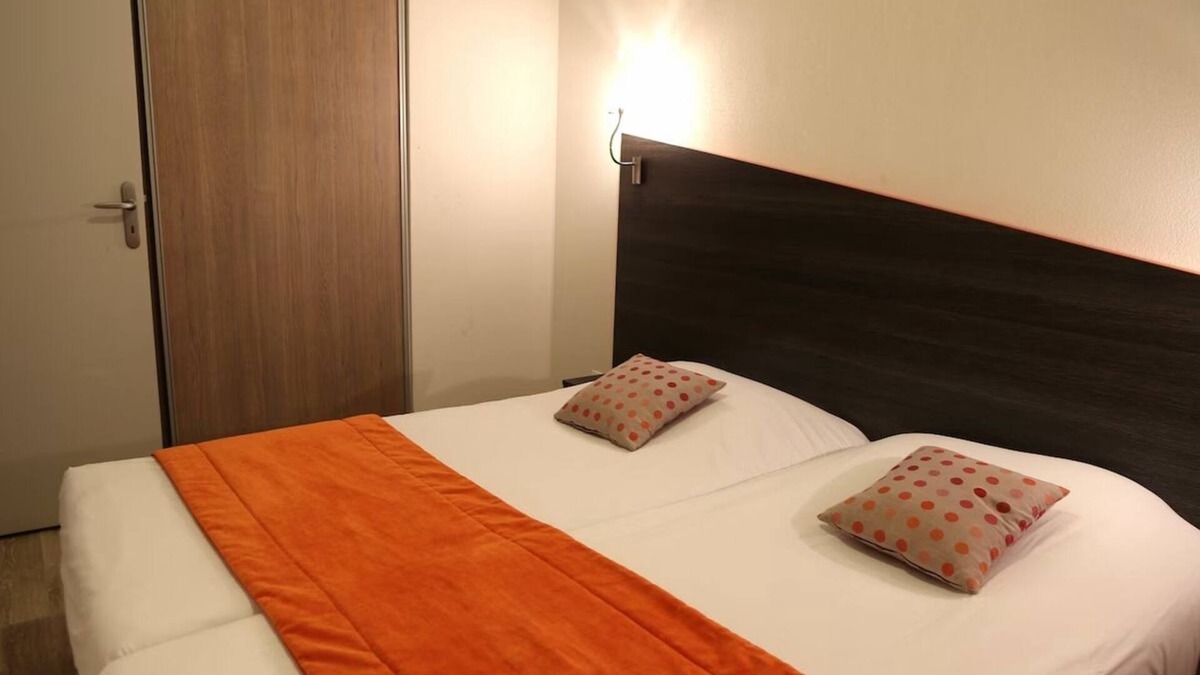 Chevilly-Larue Hotel | Welcoming Studio with Easy Orly Airport Access & Access to Tramway