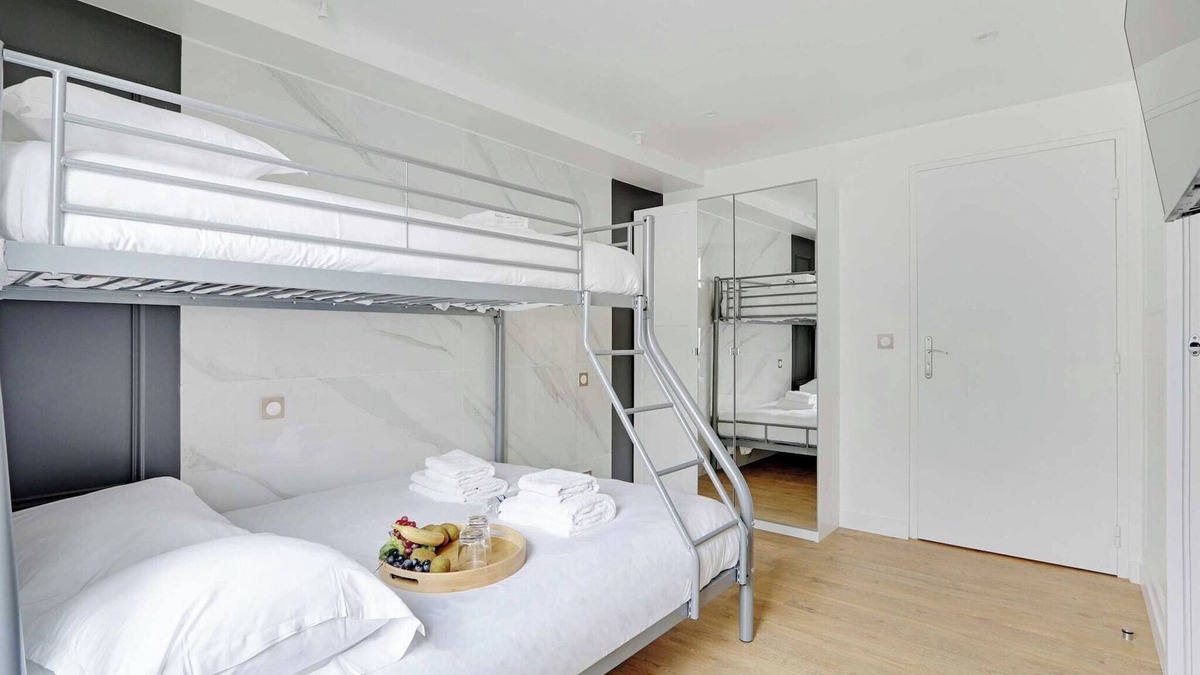 Porte-Saint-Martin Apartment | Welcoming studio - 3P - Place de la République