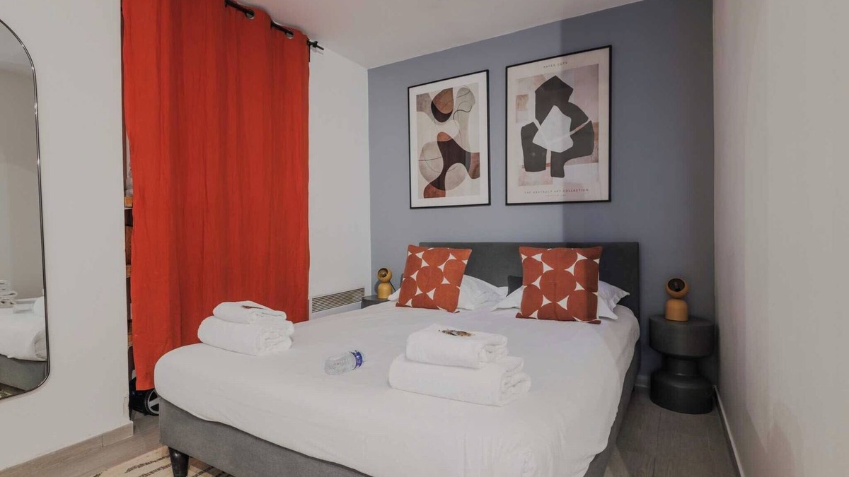 17th Arrondissement Apartment | Welcoming Studio for 2 people - Épinettes