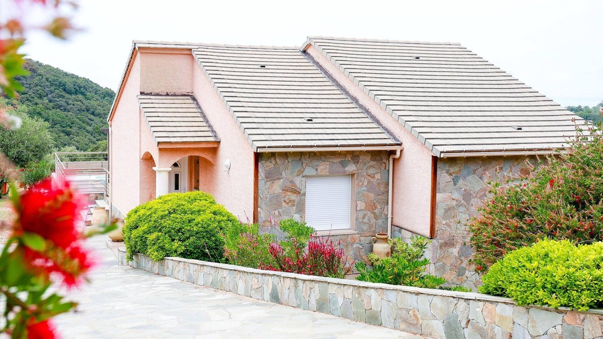 Farinole Villa | Welcoming Villa in Farinole with Private Swimming Pool