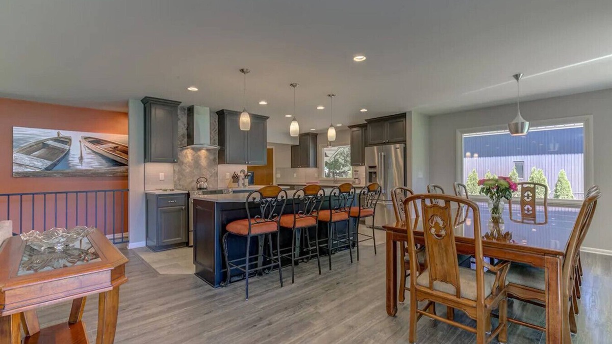 Post Falls House | Welk Manor – Private Waterfront Retreat on the Spokane River