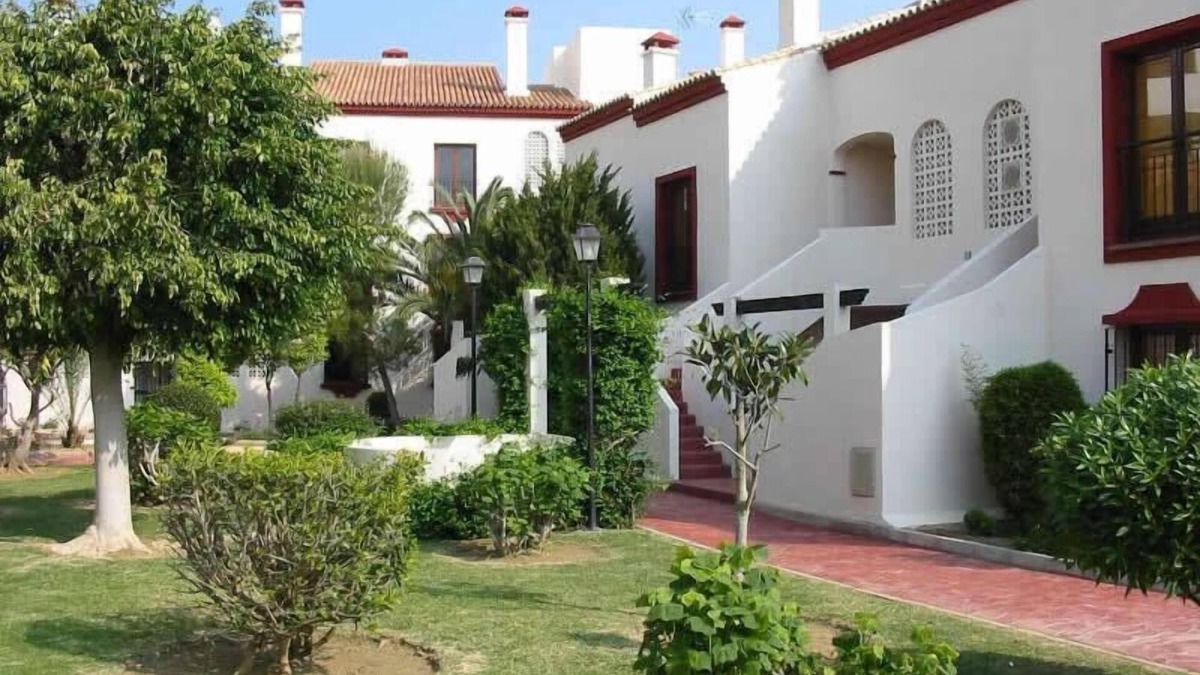 Castillo de Sabinillas Apartment | Well Appointed 2 Bedroom, 2 Bathroom Apartment At The Pool Area