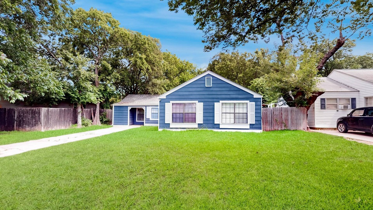 Ardmore House | Well-appointed, dog-friendly house with game room, washer/dryer, & central AC