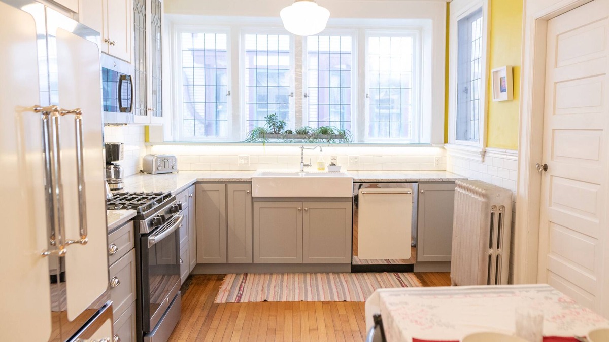 Grand Rapids Apartment | Well appointed home near Wealthy Street, Trinity Health & Mary Free Bed