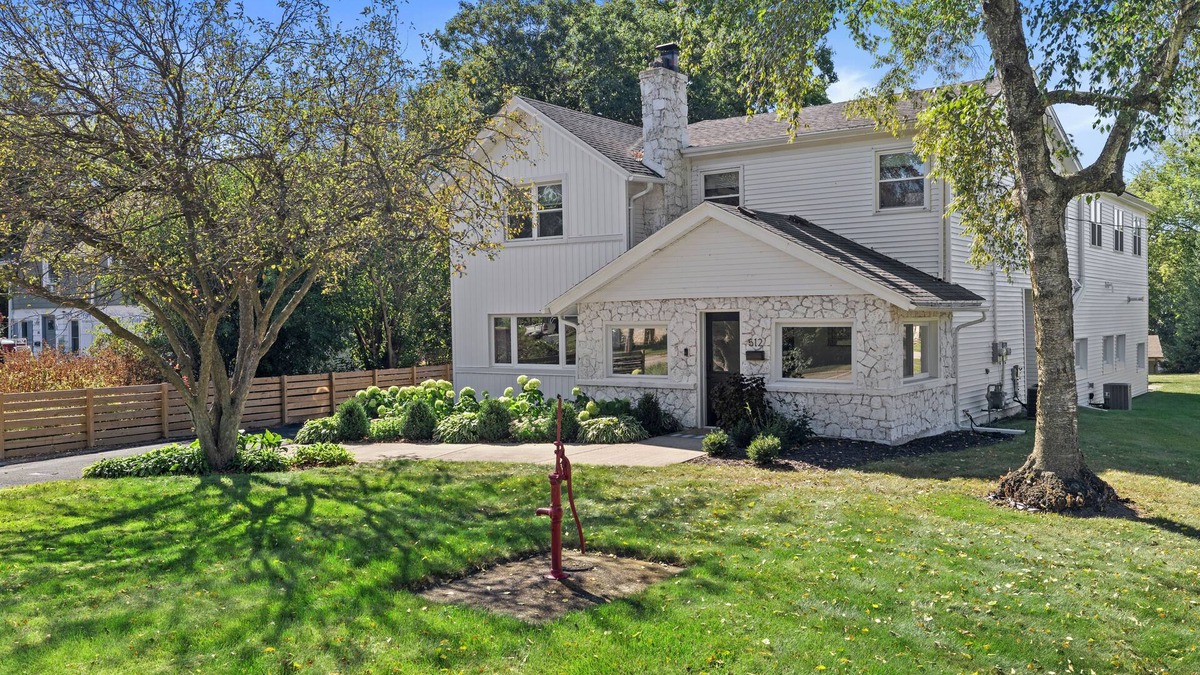 Village of Pewaukee House | Well Appointed Home- Large Patio + Steps to Lake & Summer Activities 😎 🌊