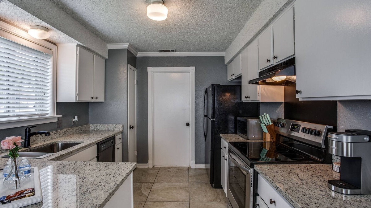 Round Rock House | Well appointed home minutes from Kalahari and Downtown