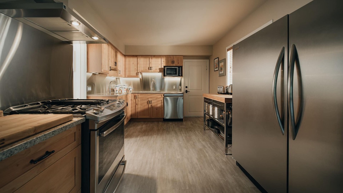 West Hillhurst House | Well appointed homey bungalow, private deck, wilderness garden, quiet street.
