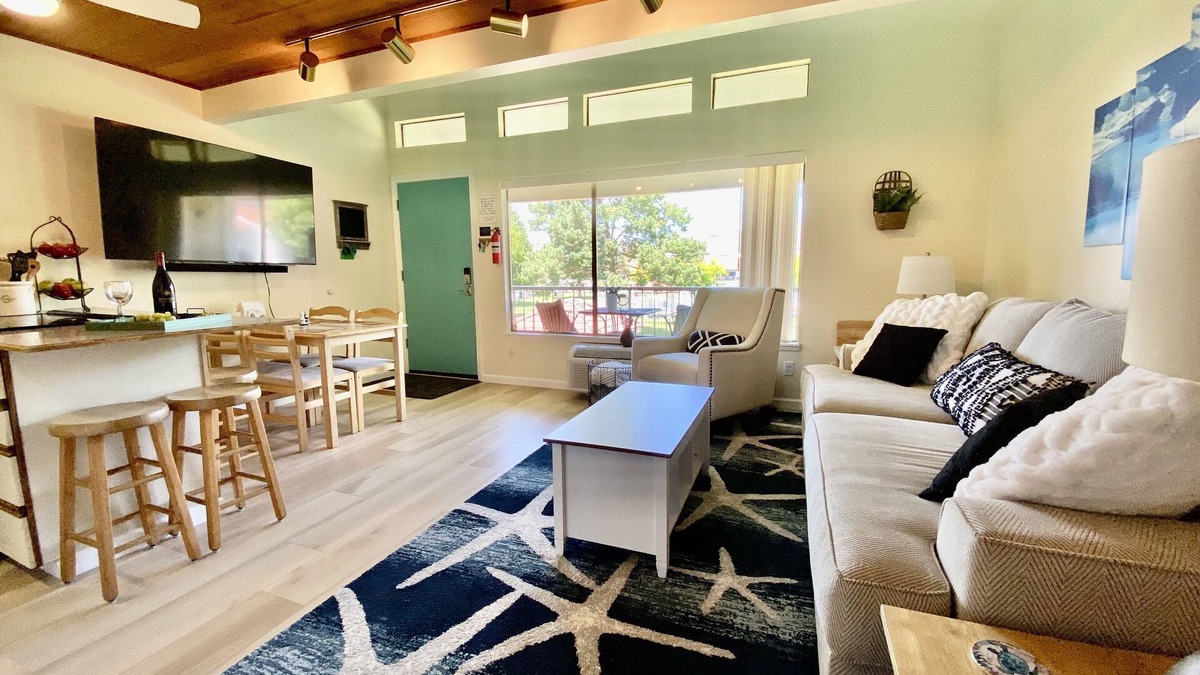 Quincy Condo | Well Appointed Oasis in the Sun! ☀️⚓️🏖 Pool, Beach, Boat Launch, Gorge, Wineries