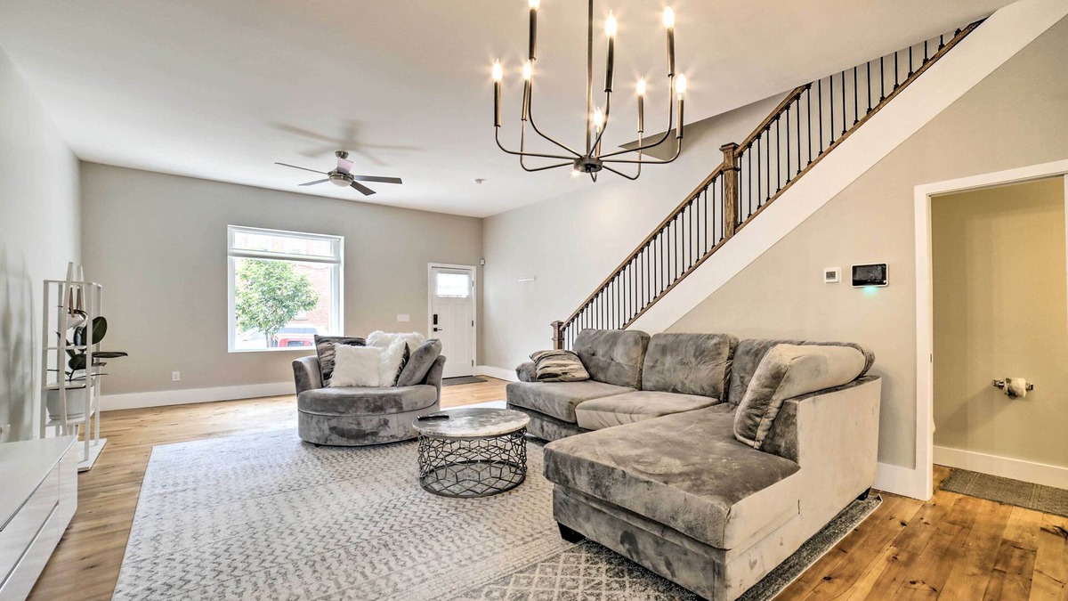 South Side Flats House | Well-Appointed Pittsburgh Home: 1 Mi to Dtwn!