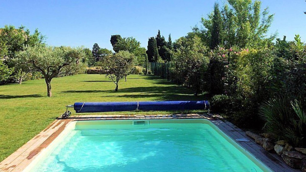 Sainte-Cecile-les-Vignes House | Well-decorated vacation farmhouse in Ste-Cécile-les-Vignes, heated pool.