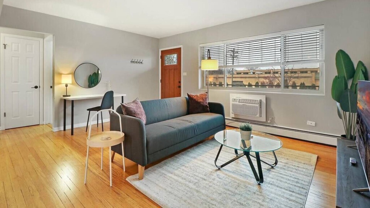 Arlington Heights Apartment | Well-Designed 1BR Apartment