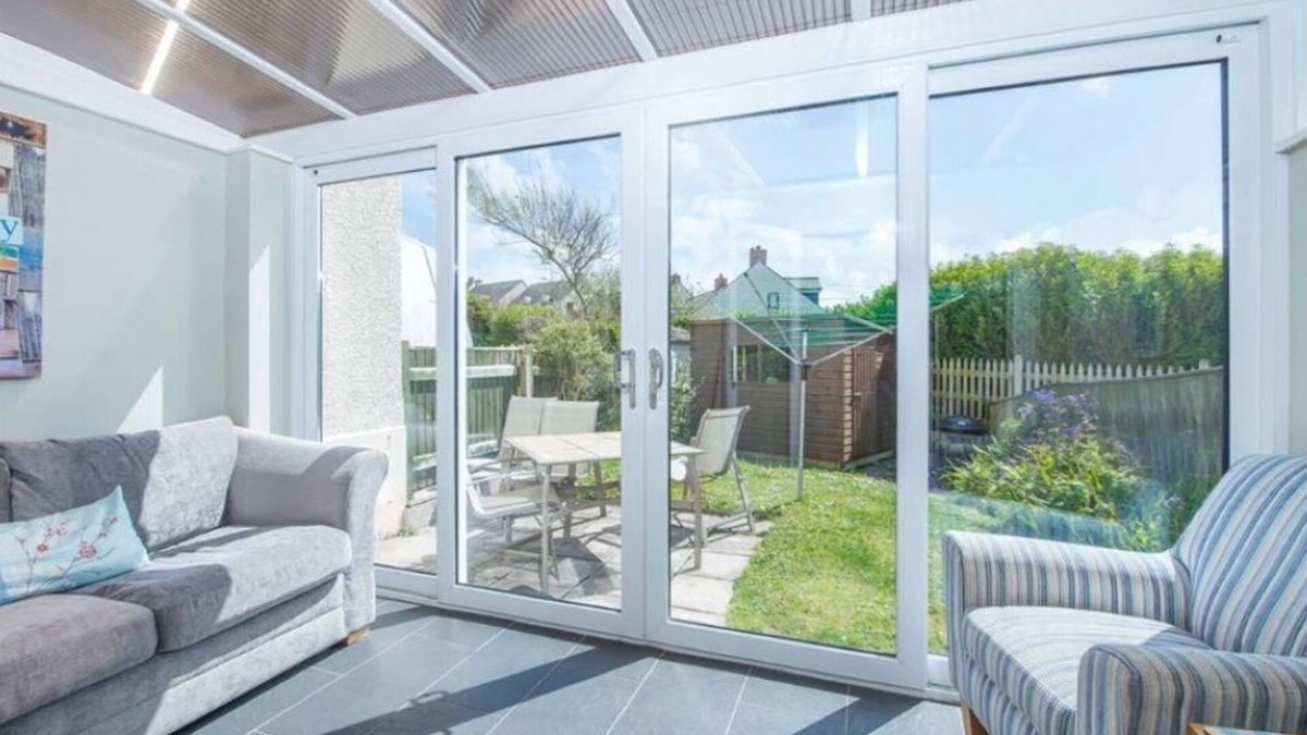 Little Haven House | Well-equipped cottage, metres from Blue Flag beach