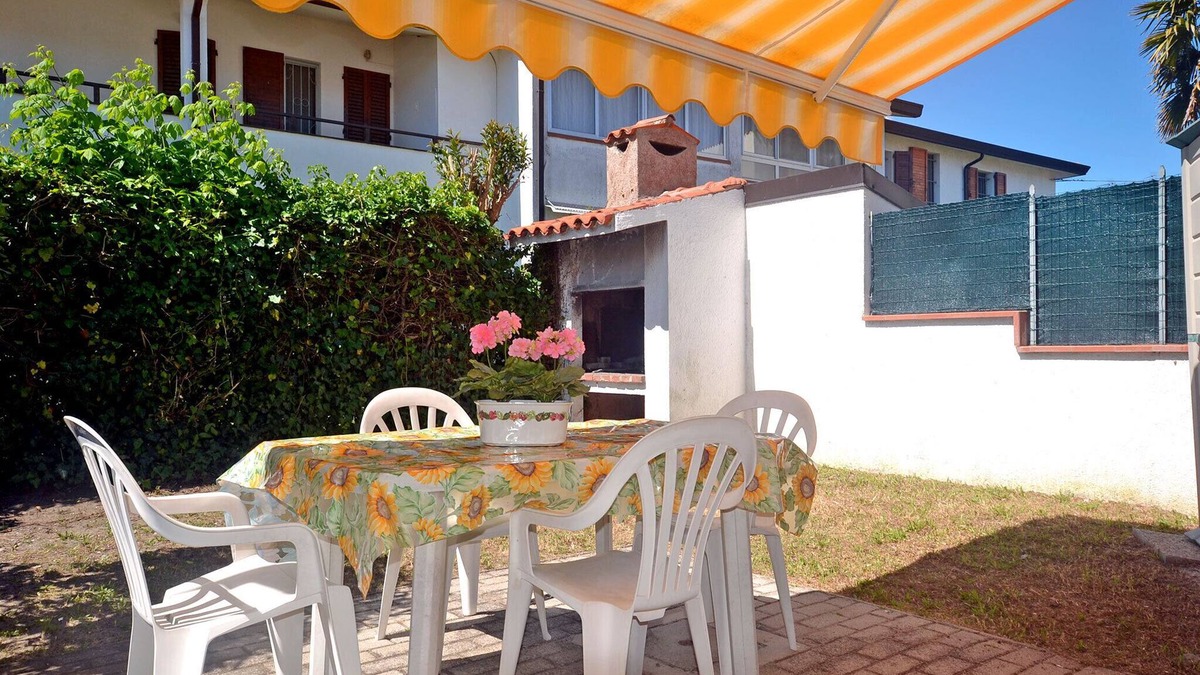 Lido delle Nazioni House | Well furnished vertical house with garden at mt. 500 from the sea