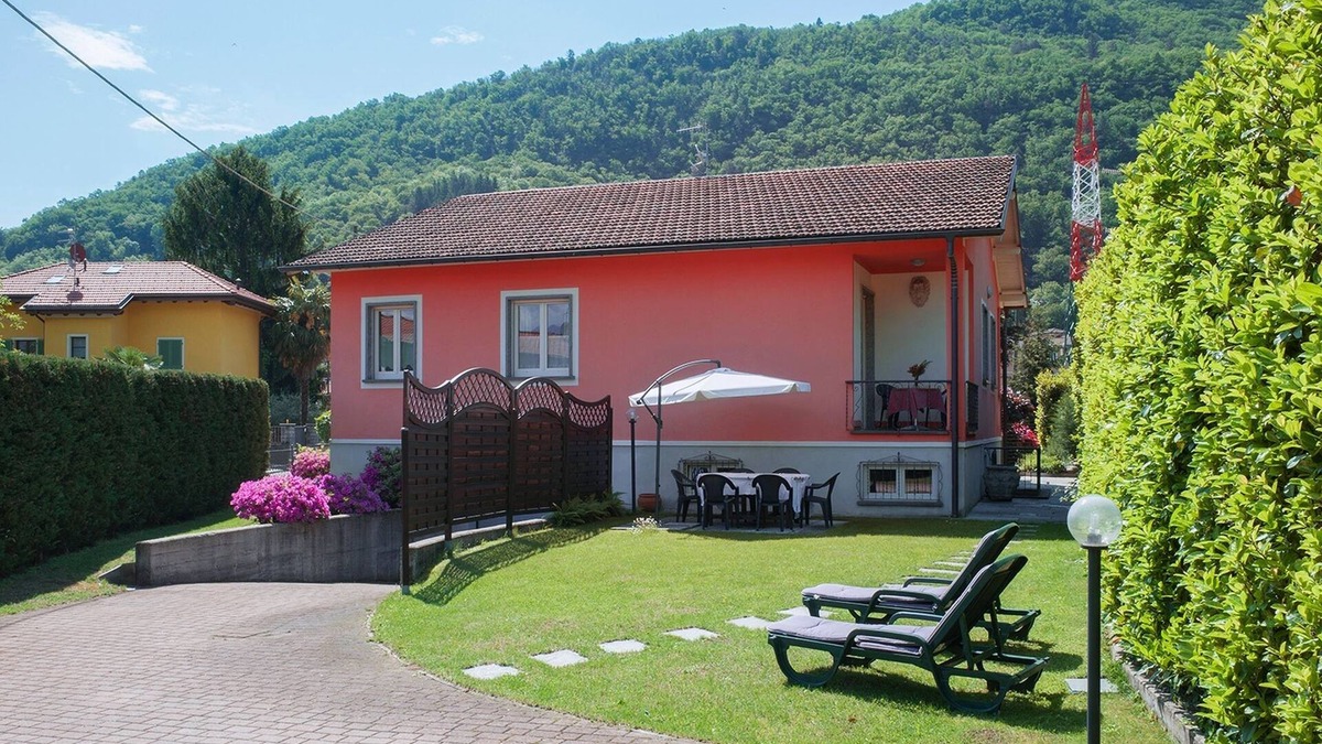 Cannobio House | Well-kept 5-room house with sun terrace and large solarium