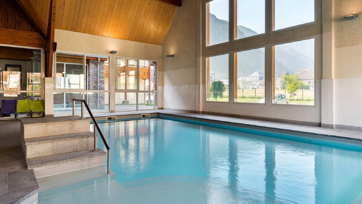 Saint-Mamet Apartment | Well-kept apartment with thermal baths