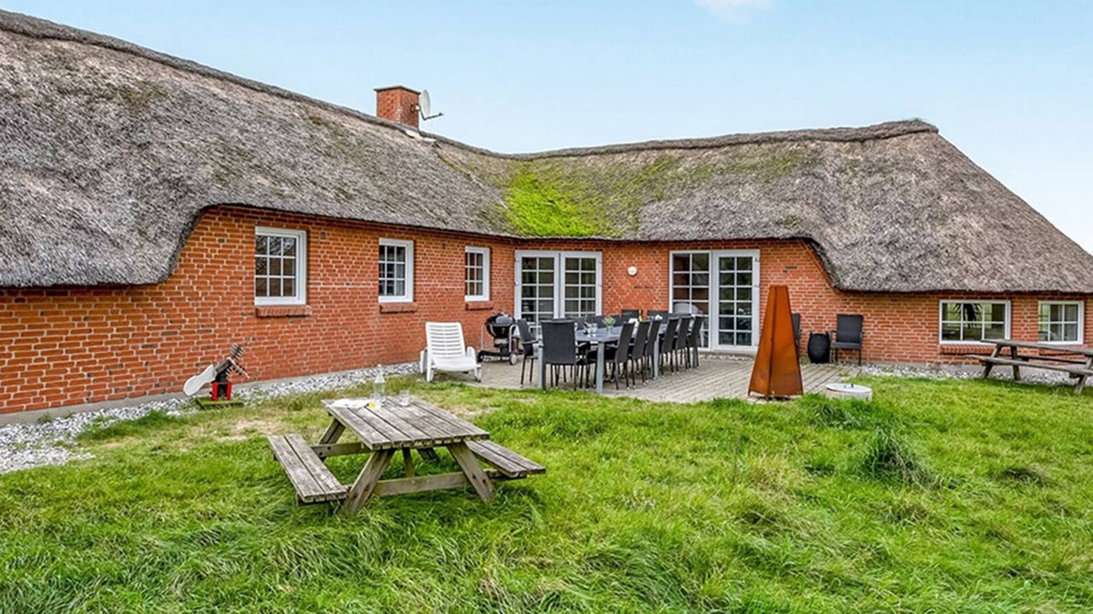 Klegod House | Well-kept thatched-roof vacation home with pool