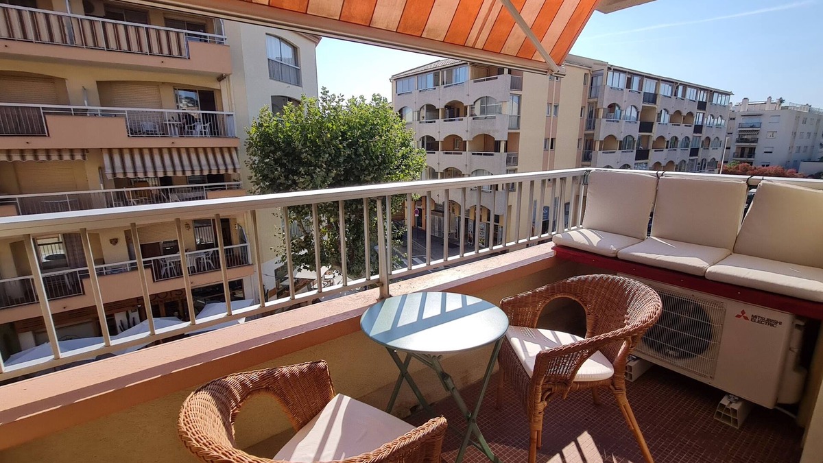 Sainte-Maxime City Centre Apartment | Well-located apartment 50 m from the beach and in the town center
