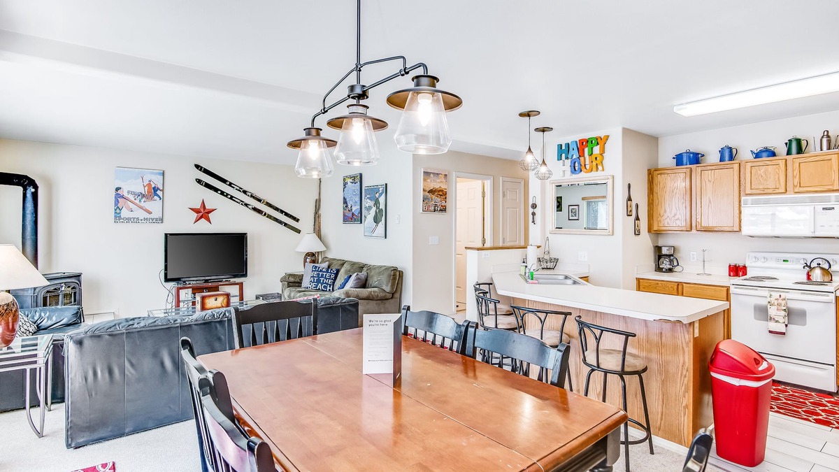 McCall Condo | Well-located condo with private patio & access to tennis, shared pool, & hot tub